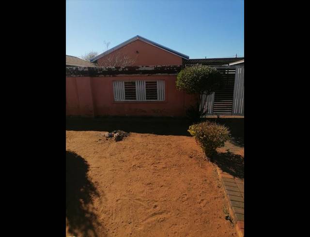 2 BEDROOM HOUSE FOR SALE IN PROTEA GLEN